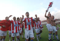 Hace un mes, Unión festejaba con Mosset a la cabeza aquel recordado triunfo ante El Porvenir en la cancha de Lanús. FOTO: TÉLAM.. 