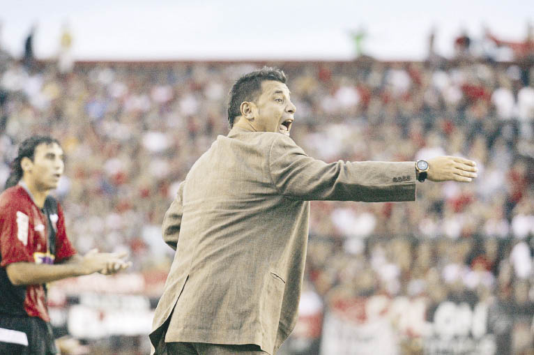 Mohamed piensa en tres cambios y una “sorpresita” Mohamed piensa en tres cambios y una “sorpresita”