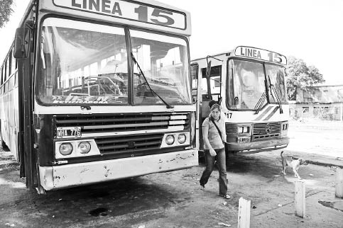 Los colectivos que circulan por la ciudad muestran un claro deterioro Los colectivos que circulan por la ciudad muestran un claro deterioro