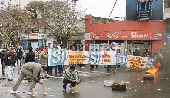 Marcharon los dueños y empleados de pubs Marcharon los dueños y empleados de pubs