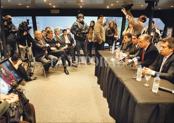 Se puso en marcha el dragado y balizamiento desde Santa Fe al norte Se puso en marcha el dragado y balizamiento desde Santa Fe al norte