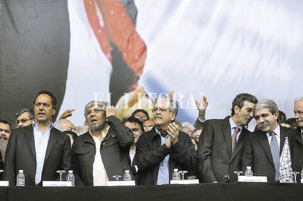 Moyano busca posicionarse en un escenario de polarización electoral Moyano busca posicionarse en un escenario de polarización electoral