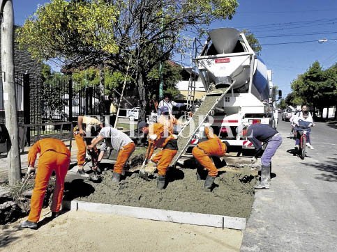 Continúan con el programa de bacheo Continúan con el programa de bacheo