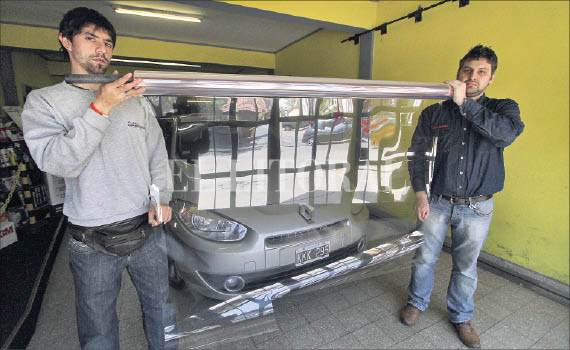 Láminas de seguridad para autos: se colocan el doble que en 2010 Láminas de seguridad para autos: se colocan el doble que en 2010