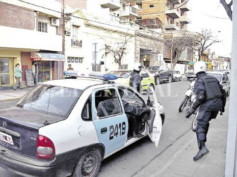 Con ladrones dentro de casa Con ladrones dentro de casa