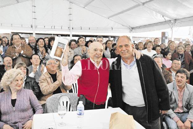 Multitudinario reconocimiento a Alberto Maguid Multitudinario reconocimiento a Alberto Maguid