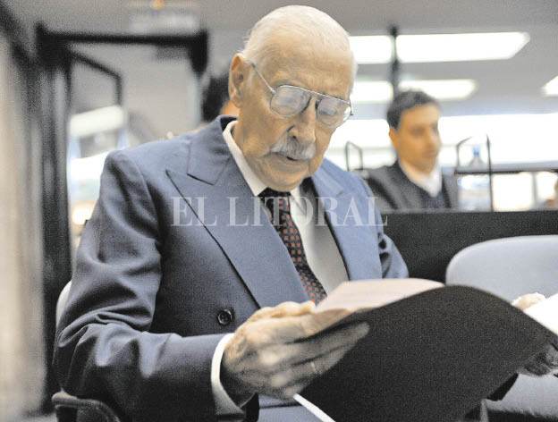 Videla apuntó contra la iglesia por algunos casos de desaparecidos Videla apuntó contra la iglesia por algunos casos de desaparecidos