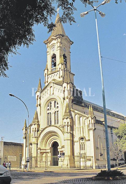 Se tiró de la torre y sobrevivió Se tiró de la torre y sobrevivió
