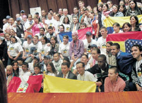 Delegaciones con el vicepresidente de Ecuador.jpg