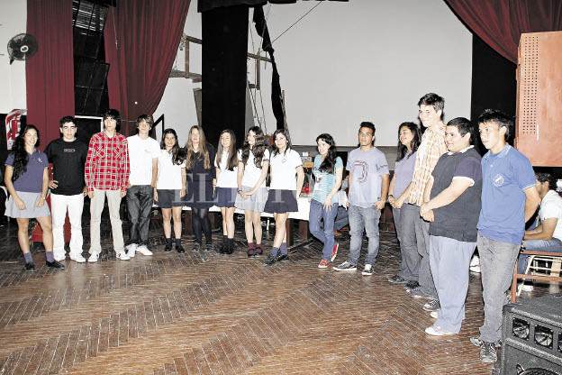 En la Escuela de Educación Media Nº 440 Simón de Iriondo se llevó a cabo la entrega de premios del XXIII Concurso Literario María Dolores Rioja de Torregiani, que todos los años organiza el Departamento de Lengua y Literatura de la institución. En la Escuela de Educación Media Nº 440 Simón de Iriondo se llevó a cabo la entrega de premios del XXIII Concurso Literario María Dolores Rioja de Torregiani, que todos los años organiza el Departamento de Lengua y Literatura de la institución.