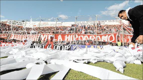 Unión exprime lo mejor que tiene: sus hinchas Unión exprime lo mejor que tiene: sus hinchas