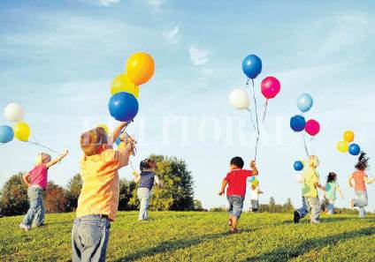 Children_Playing_with_Balloons_1.jpg