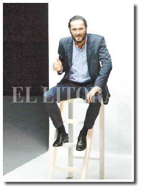 E4-01-0725-FESTIVAL DE TEATRO DE RAFAELA 2014 RELATO INTIMO DE UN HOMBRE NUEVO LISANDRO RODRIGUEZ2.JPG