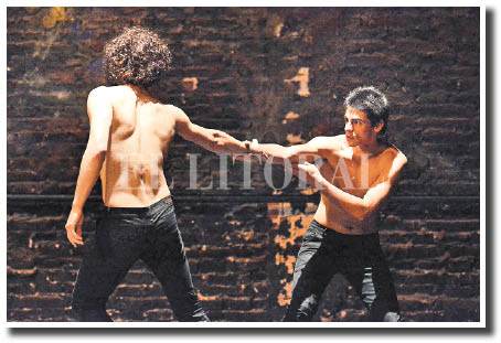 E9-04-0725-FESTIVAL DE TEATRO DE RAFAELA 2014 LOS CUERPOS3.JPG