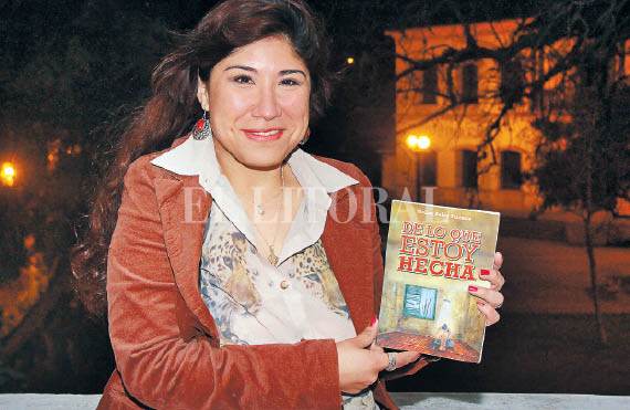 “Disfruto mucho de poder escribir” Esta escritora -sancarlina de nacimiento, que se crió en Estación Matilde, adonde actualmente reside- se acercó a la poesía desde muy niña. Con el afán de perfeccionarse se capacita en talleres literarios y ha recibido algunos premios. Su último libro contiene “poemas breves pero cargados de sentimientos trabajados para la lectura”, aseguró. “Disfruto mucho de poder escribir” Esta escritora -sancarlina de nacimiento, que se crió en Estación Matilde, adonde actualmente reside- se acercó a la poesía desde muy niña. Con el afán de perfeccionarse se capacita en talleres literarios y ha recibido algunos premios. Su último libro contiene “poemas breves pero cargados de sentimientos trabajados para la lectura”, aseguró.