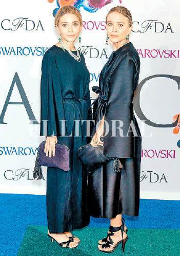 12_1_LAS HERMANAS OLSEN - GANADORAS CON THE ROW.JPG