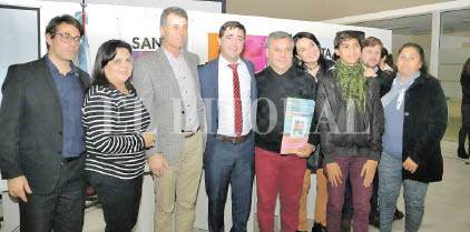 27-A-ENTREGA VIVIENDAS EN RAFAELA.jpg